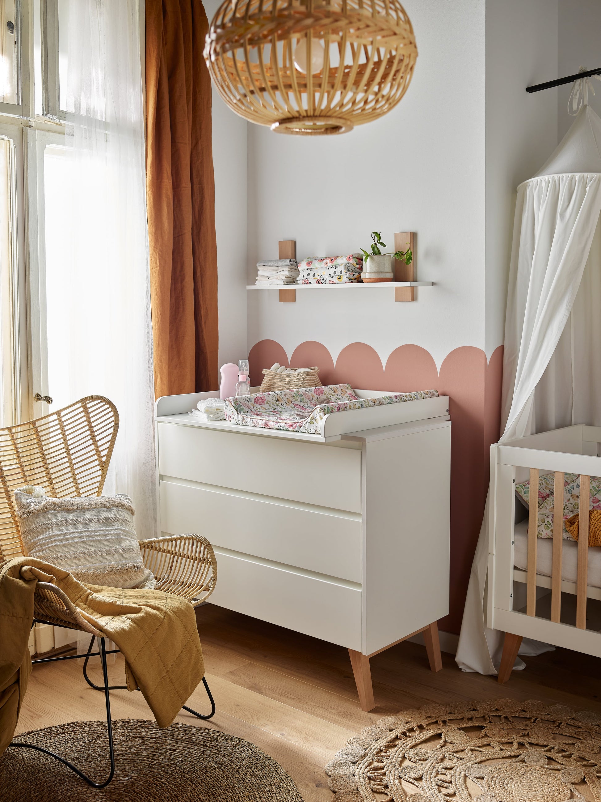 Atvilktņu komode ar 3 atvilktnēm (Swing kolekcija)