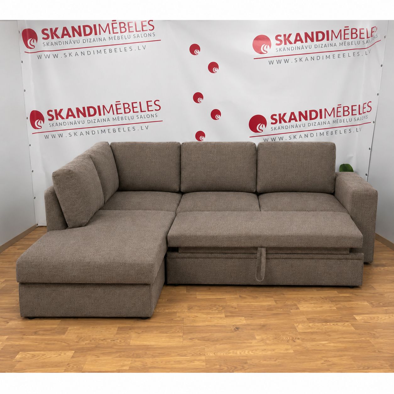 Sofa Etna Sleeping (Kairysis kampas, ištraukiamas)(Ekspozicija)
