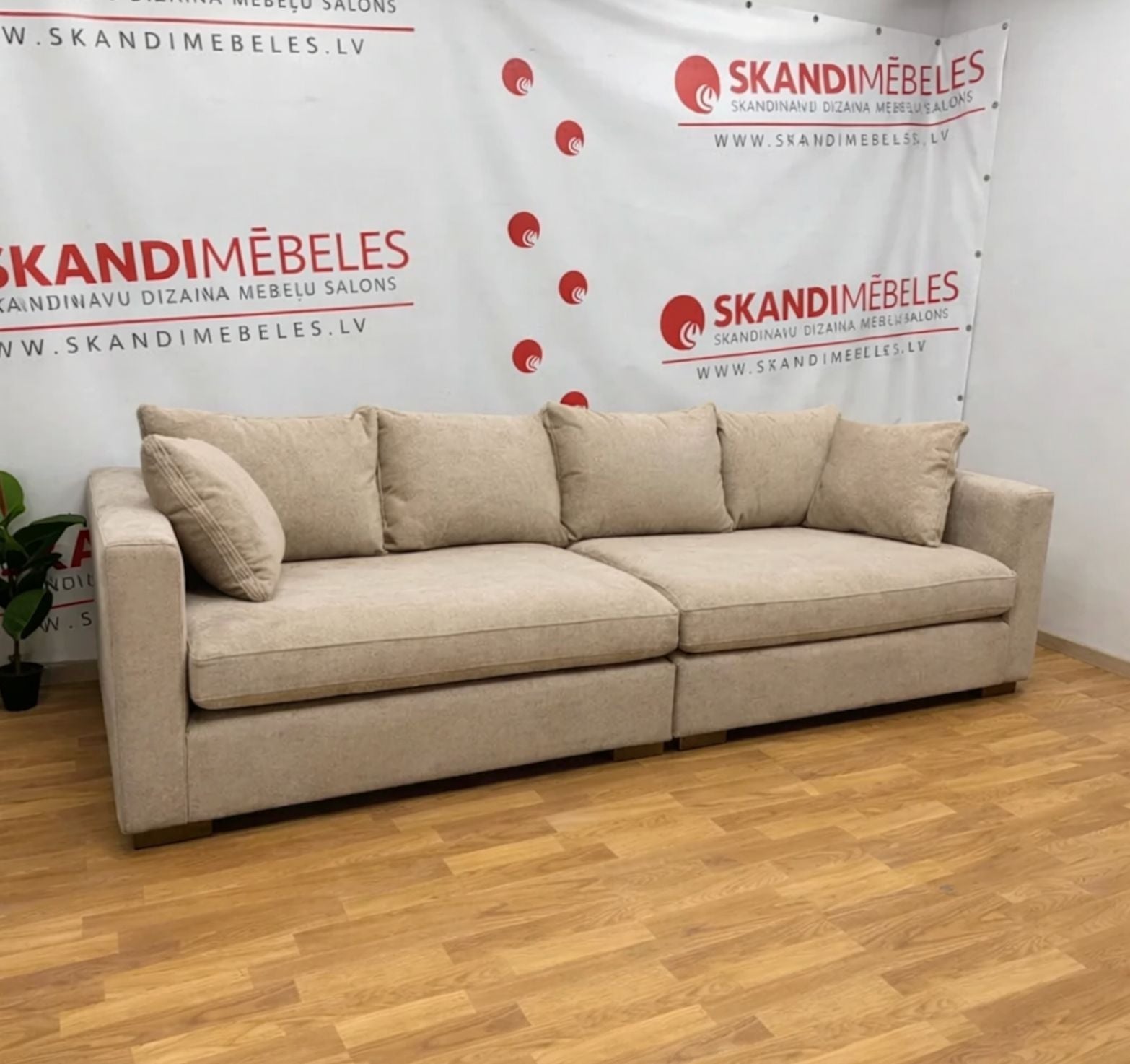 Sofa HAMBURG (Trijų vietų) (Ekspozicija)