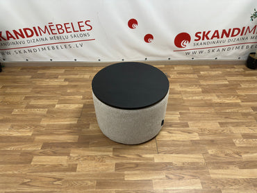 Kafijas galda un pufa komplekts II (Izstāde)