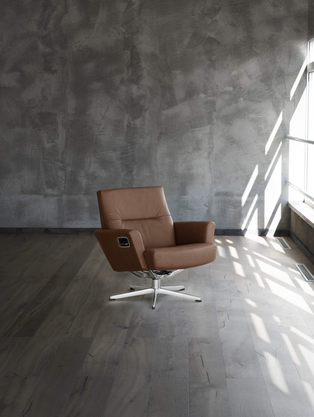 Atpūtas krēsls RELIEVE LOW SWIVEL
