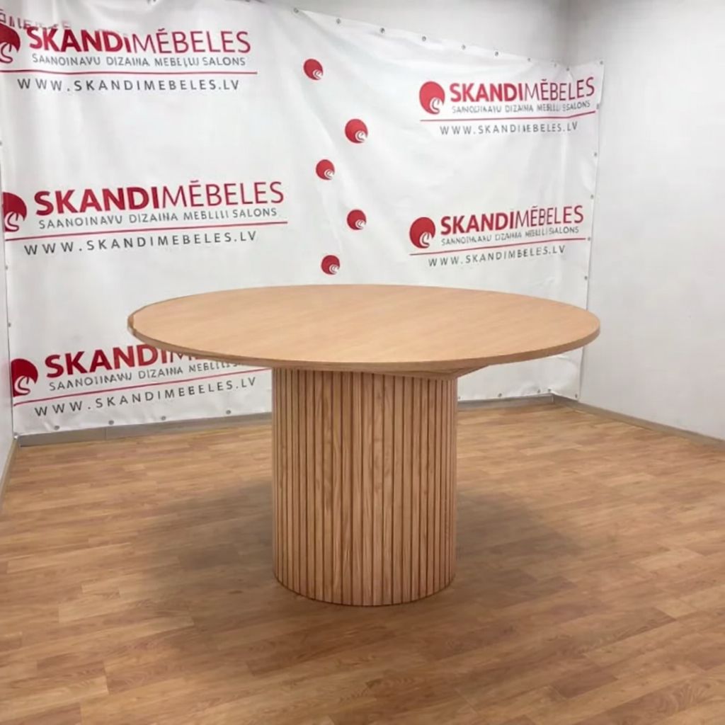 Toskanos pietų stalas (Ištraukiamas) (Ąžuolo mediena) (Ekspozicija)